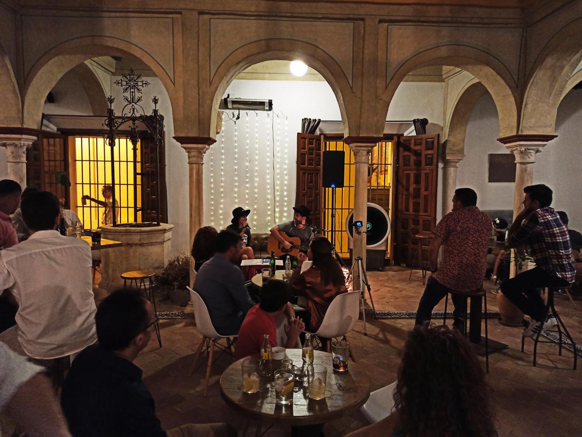 Hostal Cafe Frenteabastos Carmona  Luaran gambar