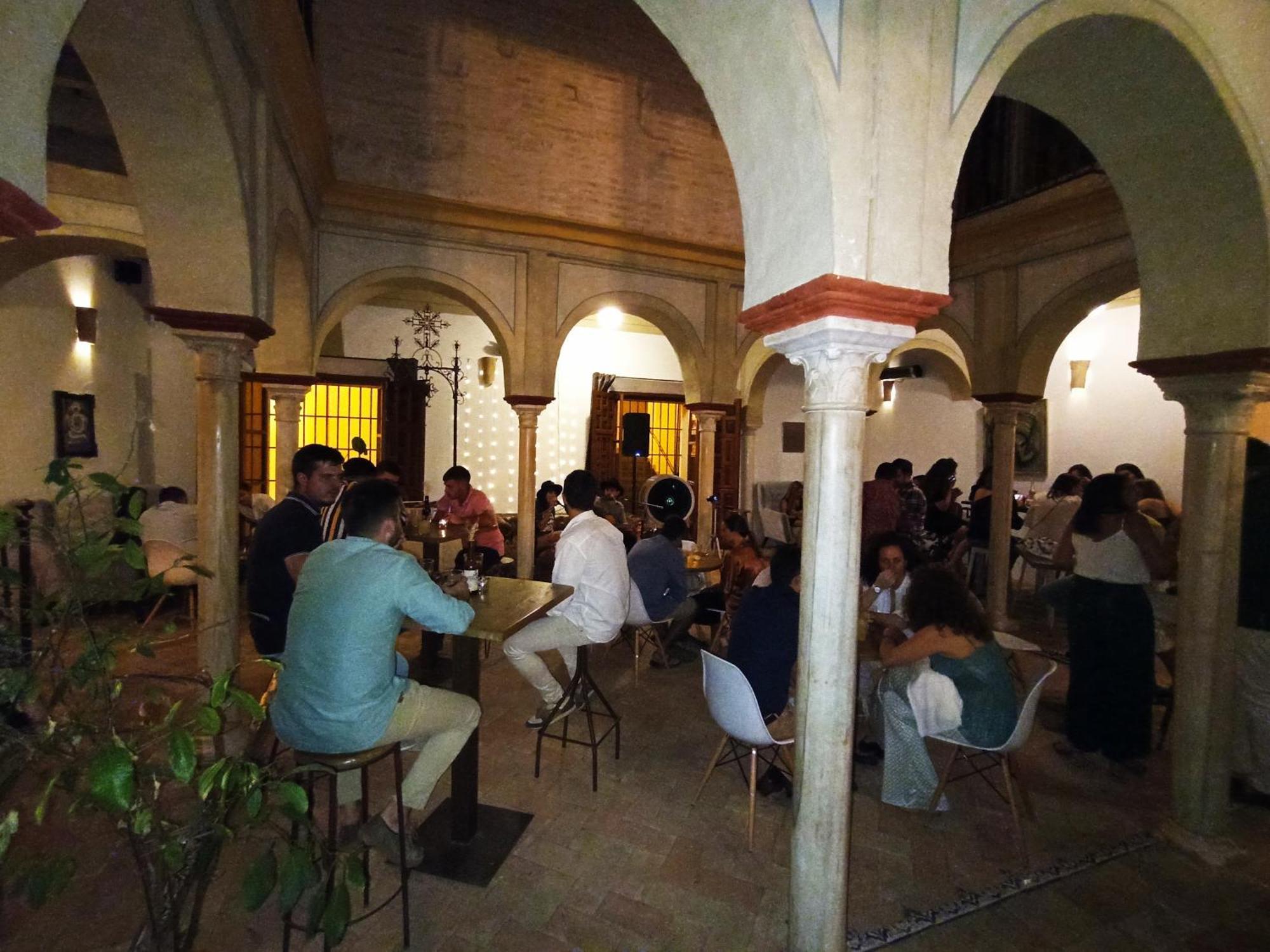 Hostal Cafe Frenteabastos Carmona  Luaran gambar