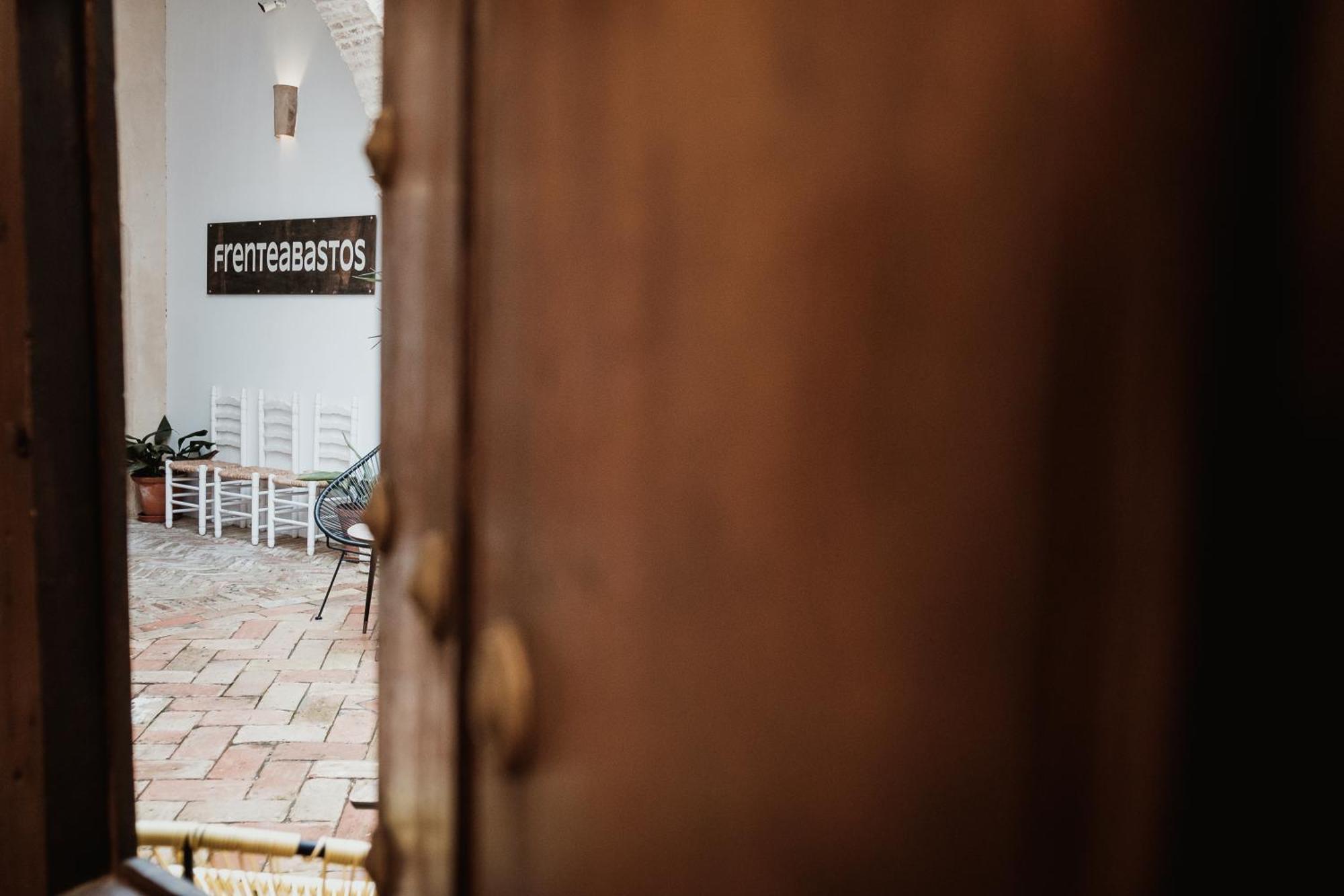 Hostal Cafe Frenteabastos Carmona  Luaran gambar