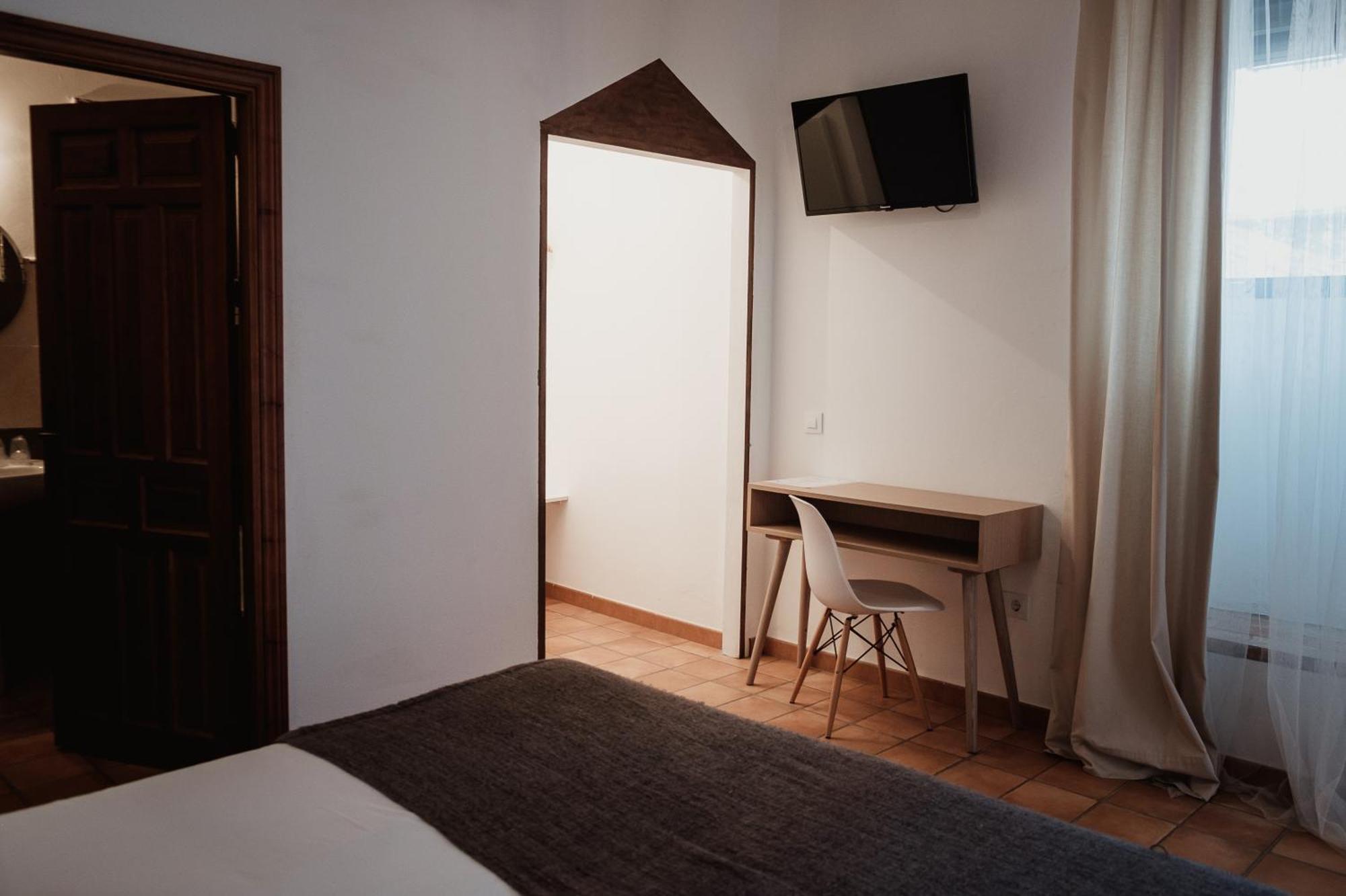 Hostal Cafe Frenteabastos Carmona  Luaran gambar