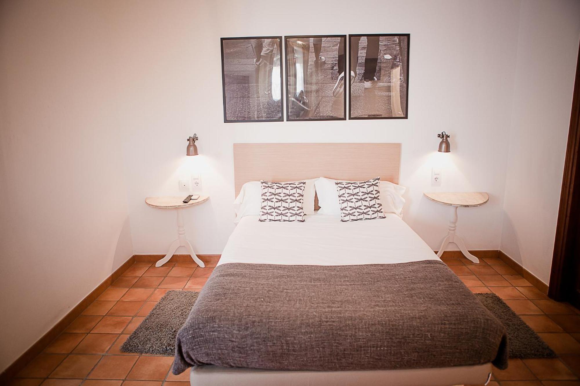 Hostal Cafe Frenteabastos Carmona  Luaran gambar